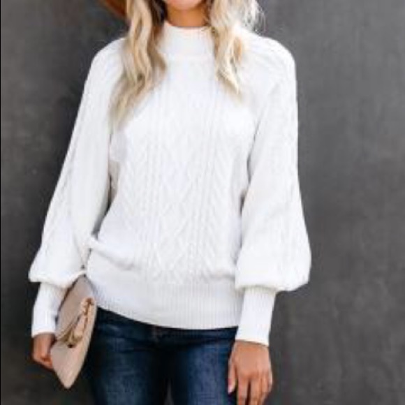 Looks by Lauren Sweaters - White Cable Knit Sweater w Bishop Sleeves Small
